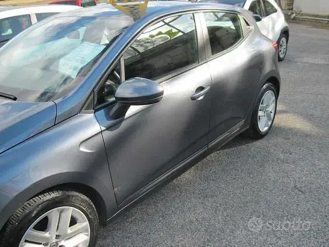 Usata Renault Clio V 91 CV (66 kW) 2022 Grigio Berlina