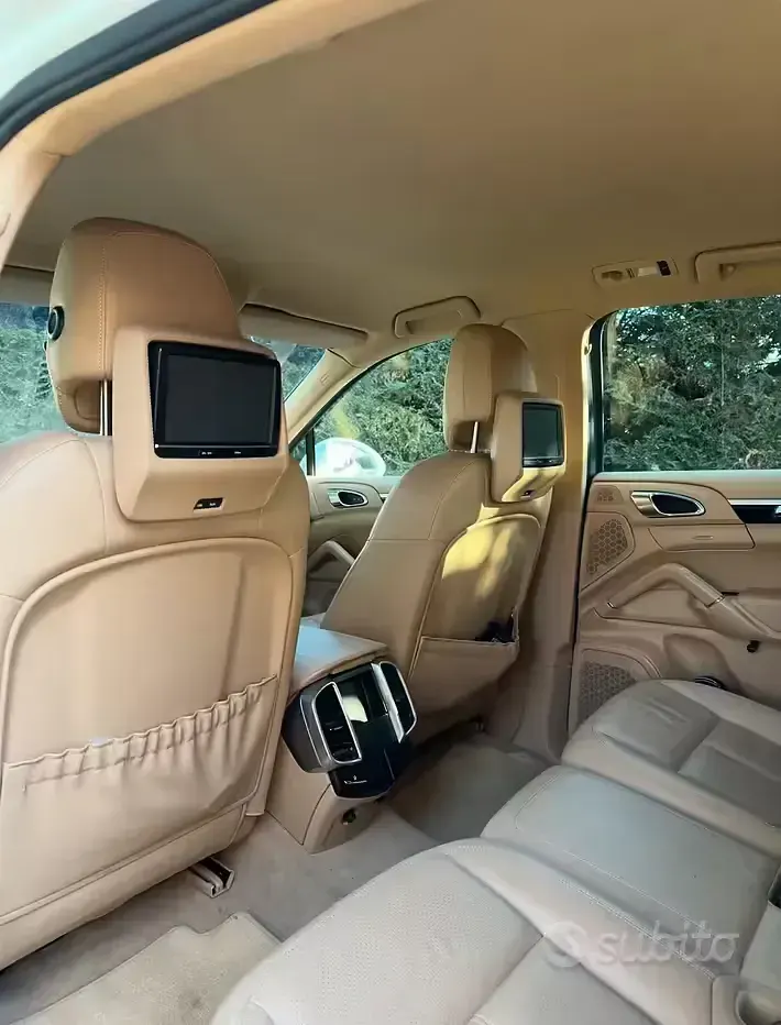 Usata Porsche Cayenne 239 CV (175 kW) 2012 Bianco SUV