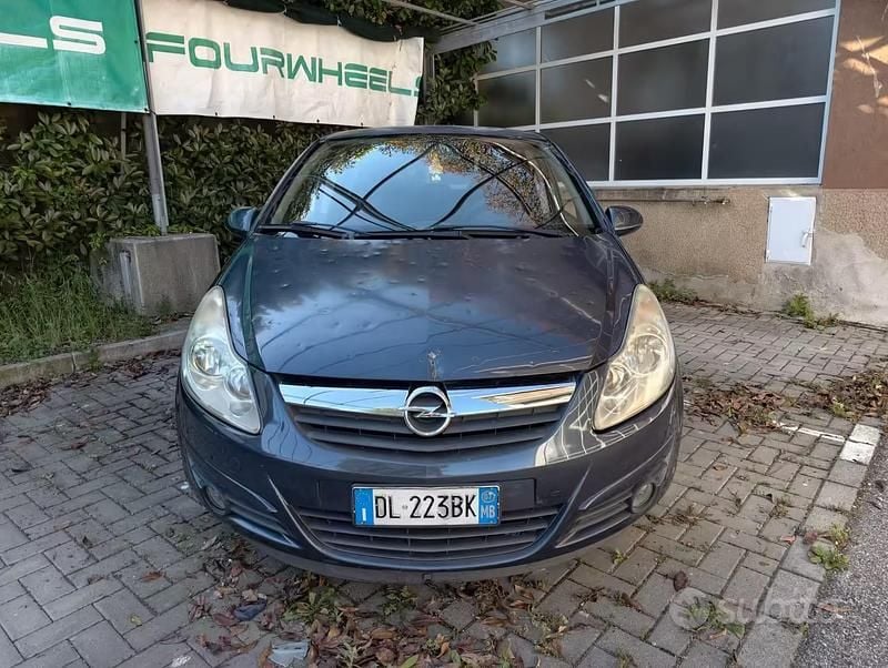 Używany Opel Corsa Club 75 KM (55 kW) 2007 Szary Hatchback