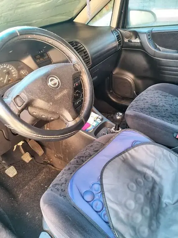 Usata Opel Zafira Elegance 101 CV (74 kW) 2003 Grigio Monovolume