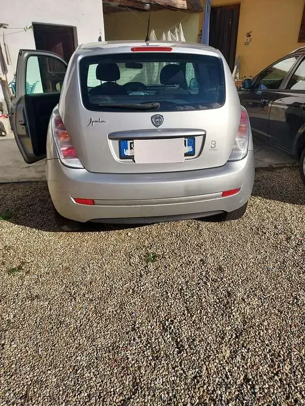 Usata Lancia Ypsilon 60 CV (44 kW) 2010 Utilitaria