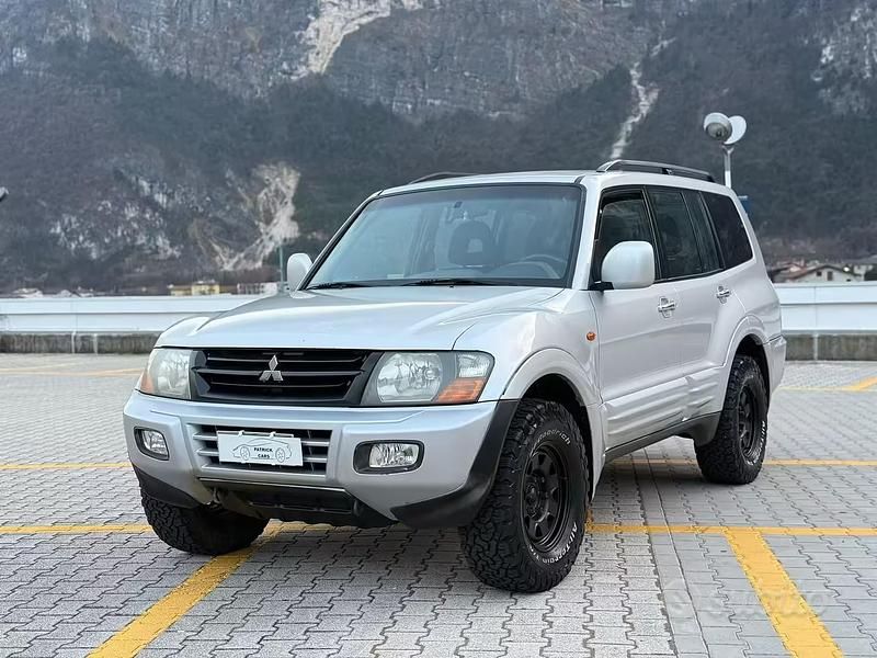 Usata Mitsubishi Pajero 160 CV (117 kW) 2002 Grigio SUV