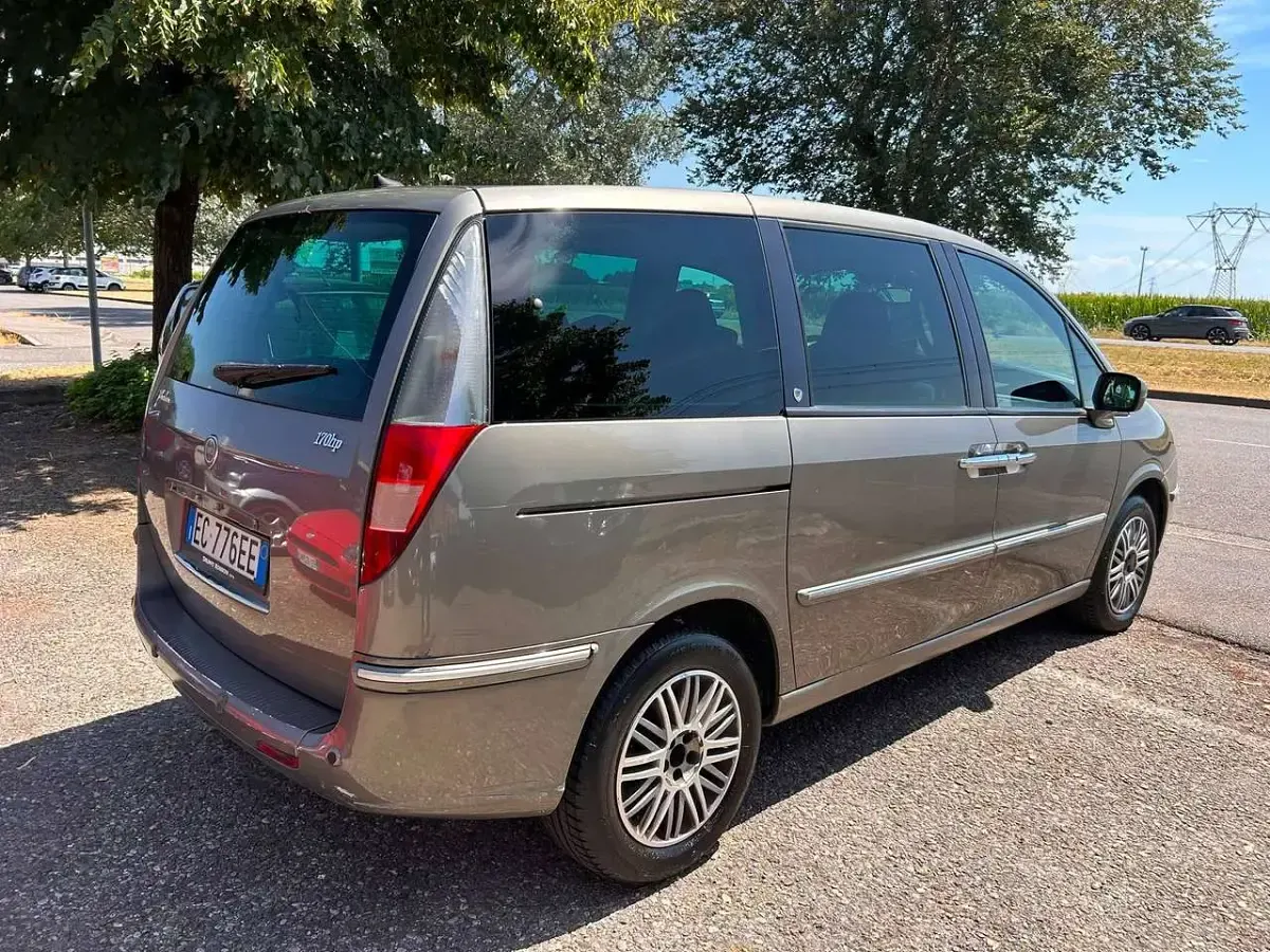 Usata Lancia Phedra 170 CV (125 kW) 2010 Grigio Monovolume