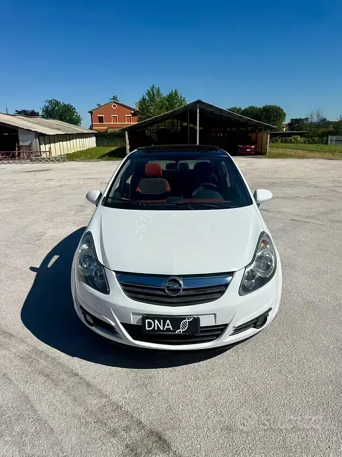 Usata Opel Corsa 86 CV (63 kW) 2011 Bianco Utilitaria