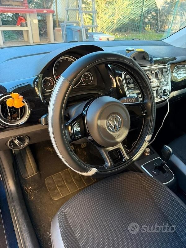 Usata VW up! Highline 75 CV (55 kW) 2012 Blu Utilitaria