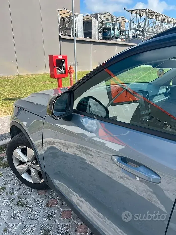 Usata Volvo XC40 Momentum 129 CV (94 kW) 2020 Grigio SUV