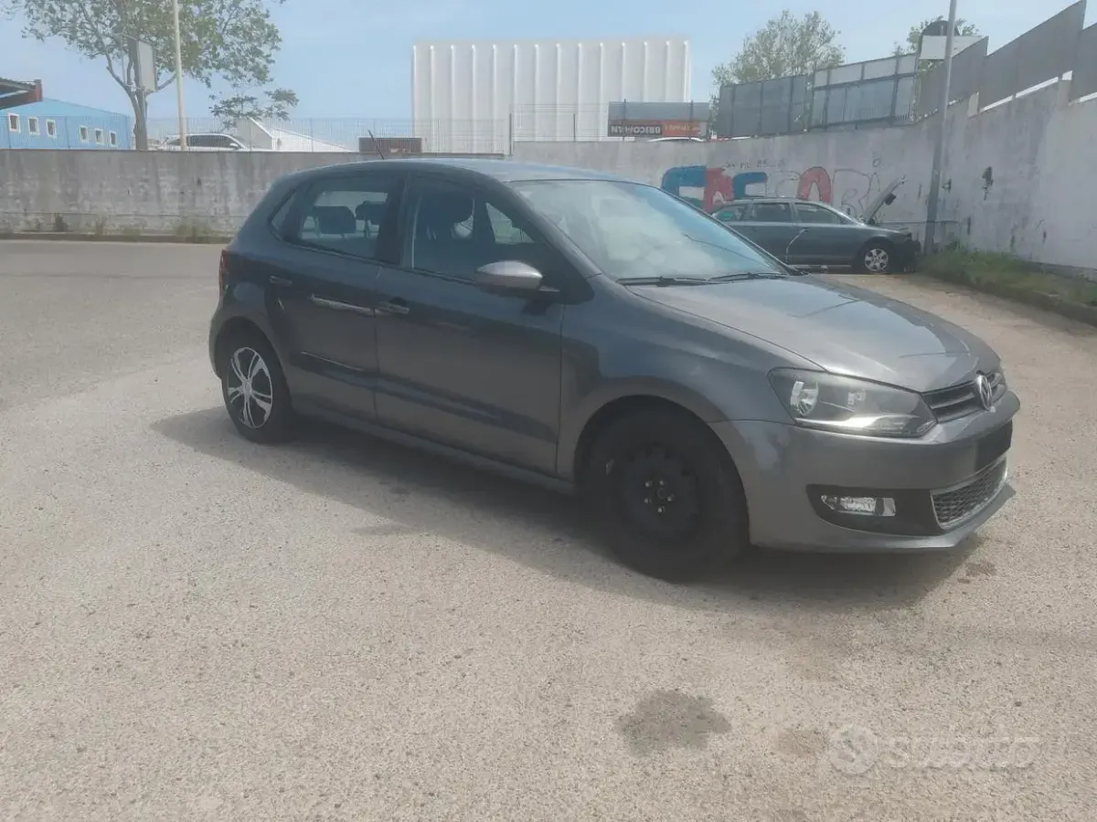 Usata VW Polo Comfortline 75 CV (55 kW) 2011 Grigio Utilitaria