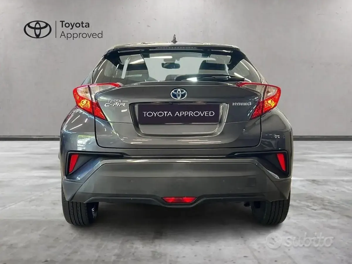 Usata Toyota C-HR Active 98 CV (72 kW) 2019 Grigio SUV