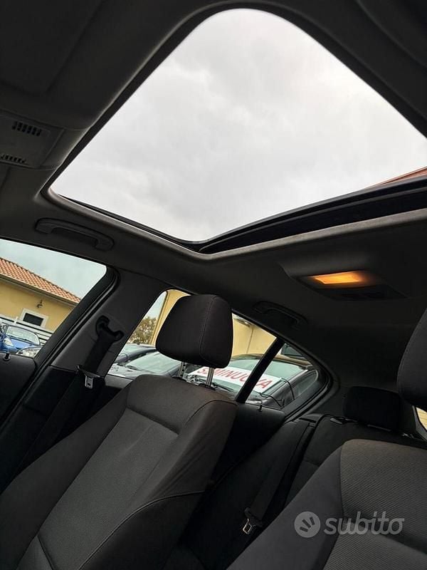 Usata BMW 118 122 CV (89 kW) 2007 Nero Utilitaria