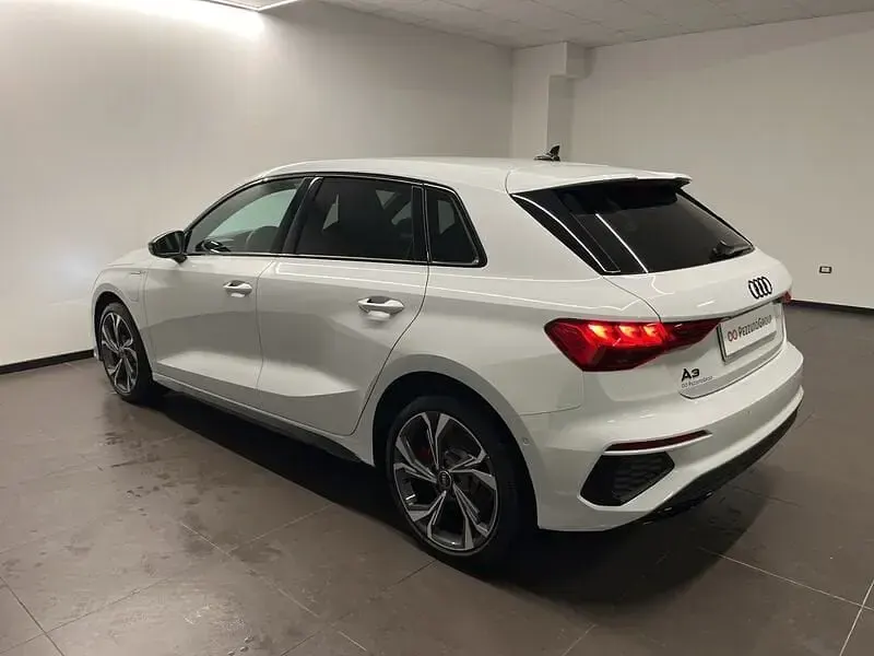 Usata Audi A3 Sportback e-tron S-Line 245 CV (180 kW) 2024 Bianco Utilitaria