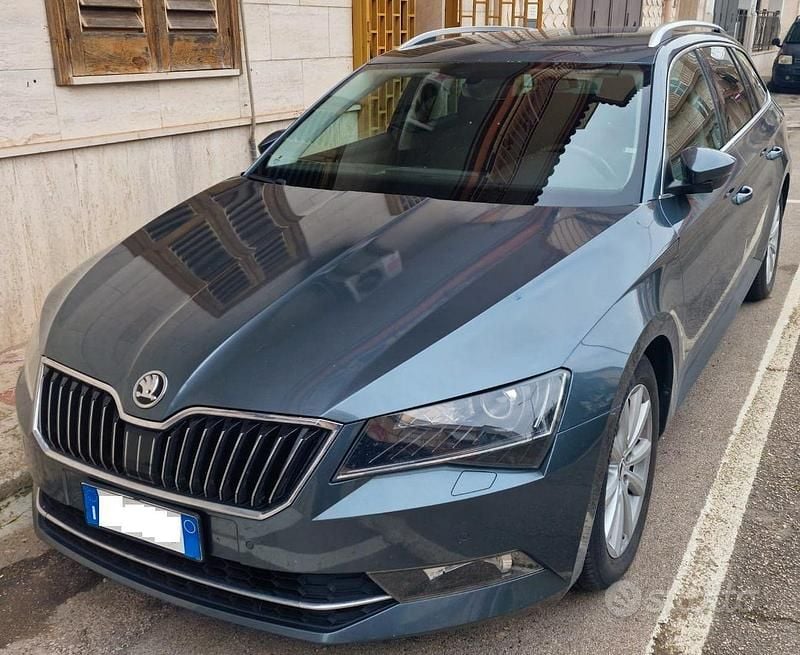 Grigio Usata 2017 Skoda Superb Style Station wagon | 10.500 € (Cara) - Immagine 1/4