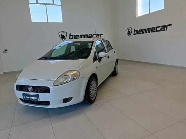 Usata Fiat Punto Lounge 69 CV (50 kW) 2012 Bianco Utilitaria