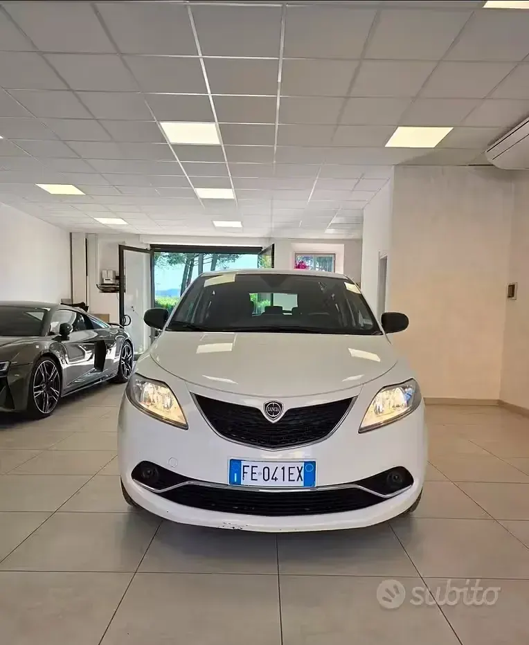 Usata Lancia Ypsilon Gold 69 CV (50 kW) 2016 Bianco Utilitaria