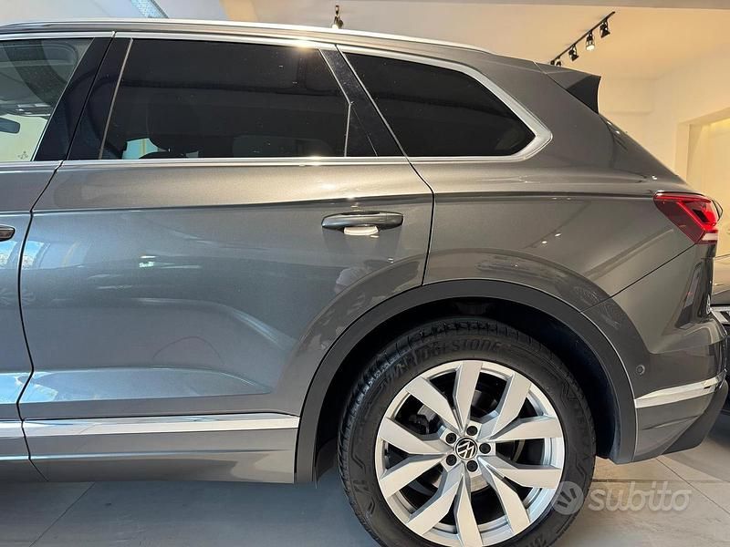 Usata VW Touareg 286 CV (210 kW) 2020 Grigio SUV