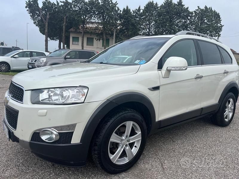 Bianco Usata 2012 Chevrolet Captiva LTZ SUV | 6700 € (Buon prezzo) - Immagine 1/4