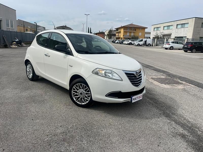 Usata Lancia Ypsilon Platinum 94 CV (69 kW) 2013 Bianco Utilitaria
