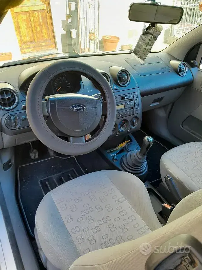 Usata Ford Fiesta 53 CV (38 kW) 2003 Utilitaria