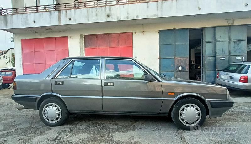 Usata 1987 Lancia Prisma Tre volumi | 4900 € - Immagine 1/4