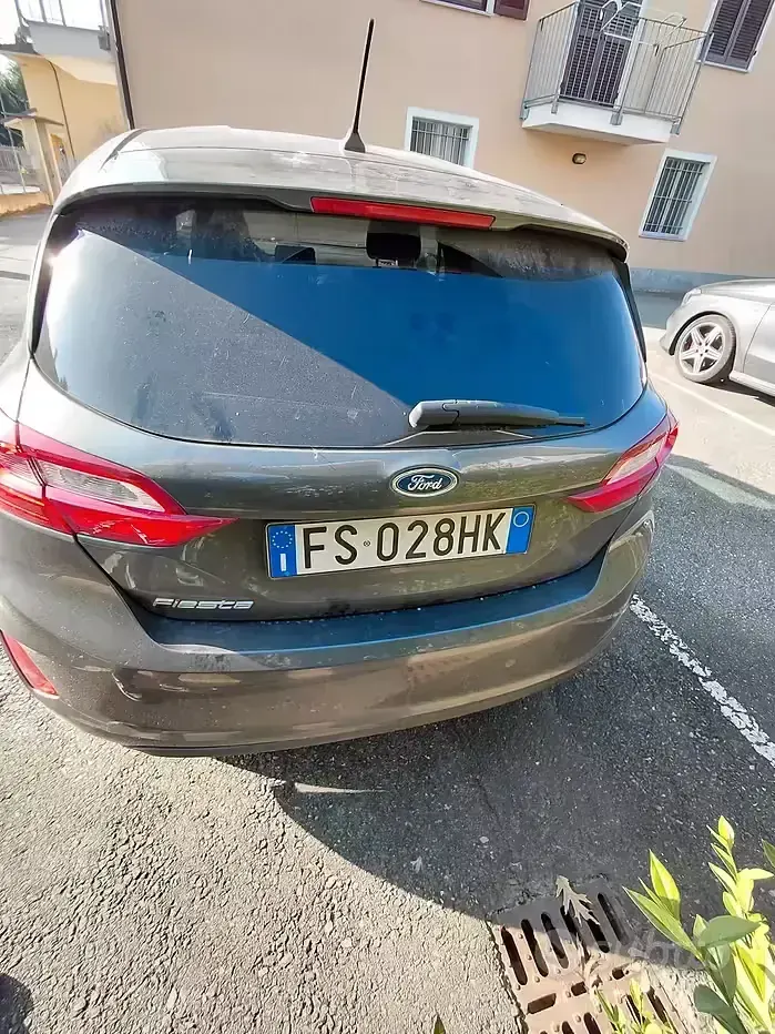 Usata Ford Fiesta 86 CV (63 kW) 2018 Grigio Utilitaria