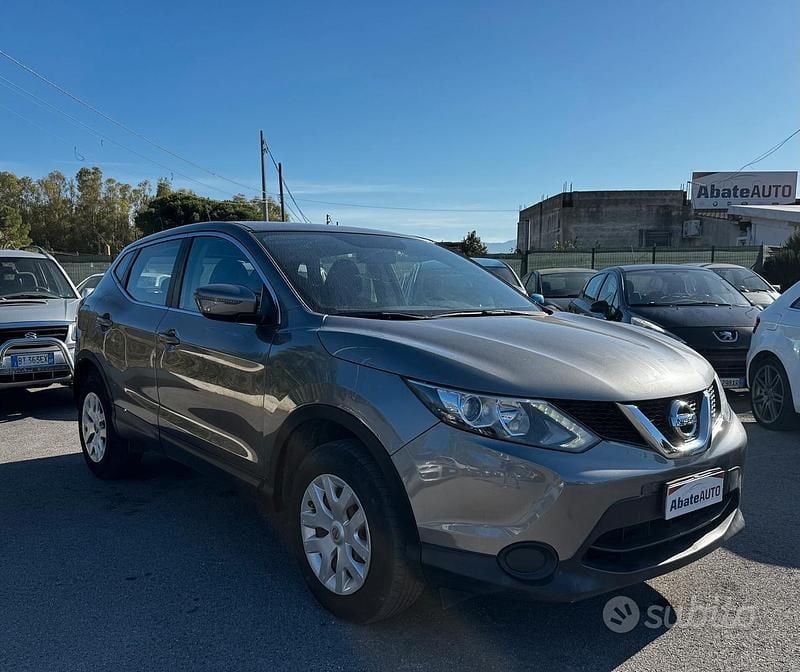 Usata Nissan Qashqai N-Connecta 116 CV (85 kW) 2017 Grigio SUV