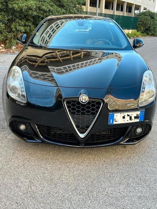Nero Usata 2013 Alfa Romeo Giulietta Distinctive Due volumi | 7500 € (Buon prezzo) - Immagine 1/4