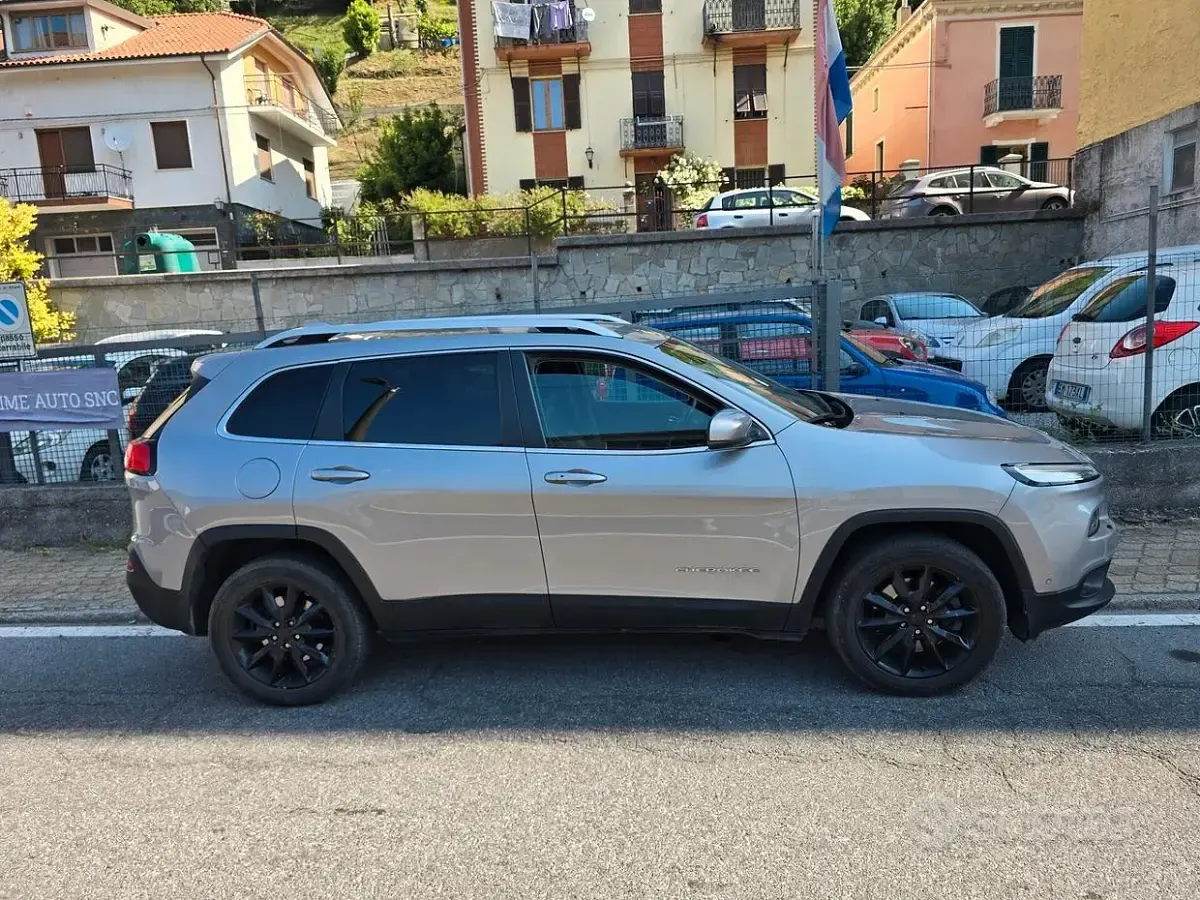 Usata Jeep Cherokee Limited 170 CV (125 kW) 2015 Grigio SUV