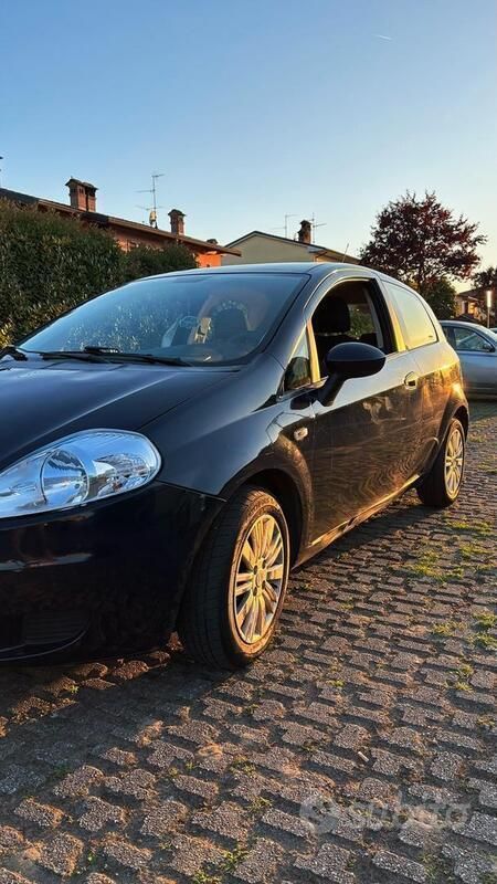Usata Fiat Grande Punto Dynamic 77 CV (56 kW) 2009 Blu Utilitaria