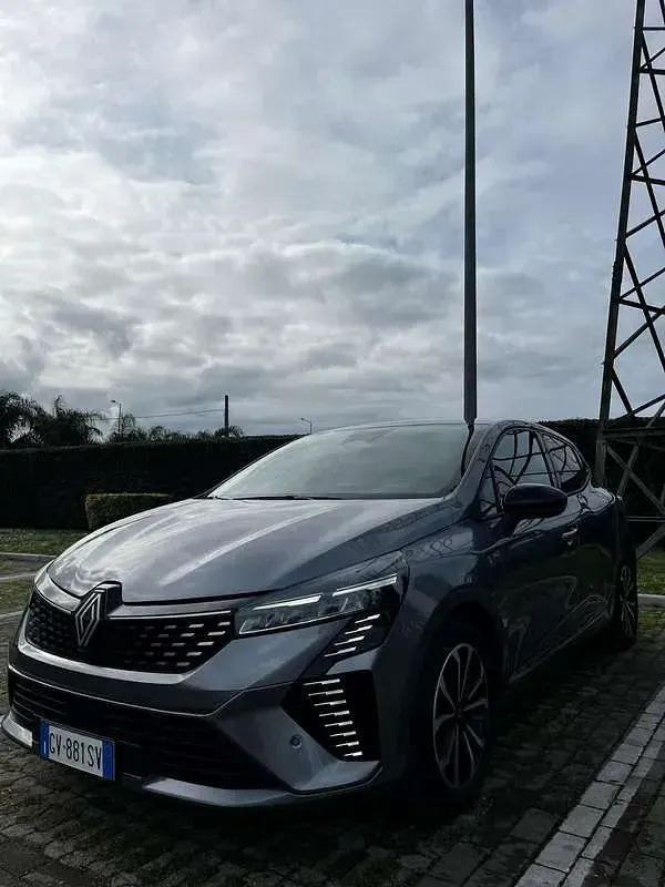Usata Renault Clio V Techno 101 CV (74 kW) 2024 Blu Berlina