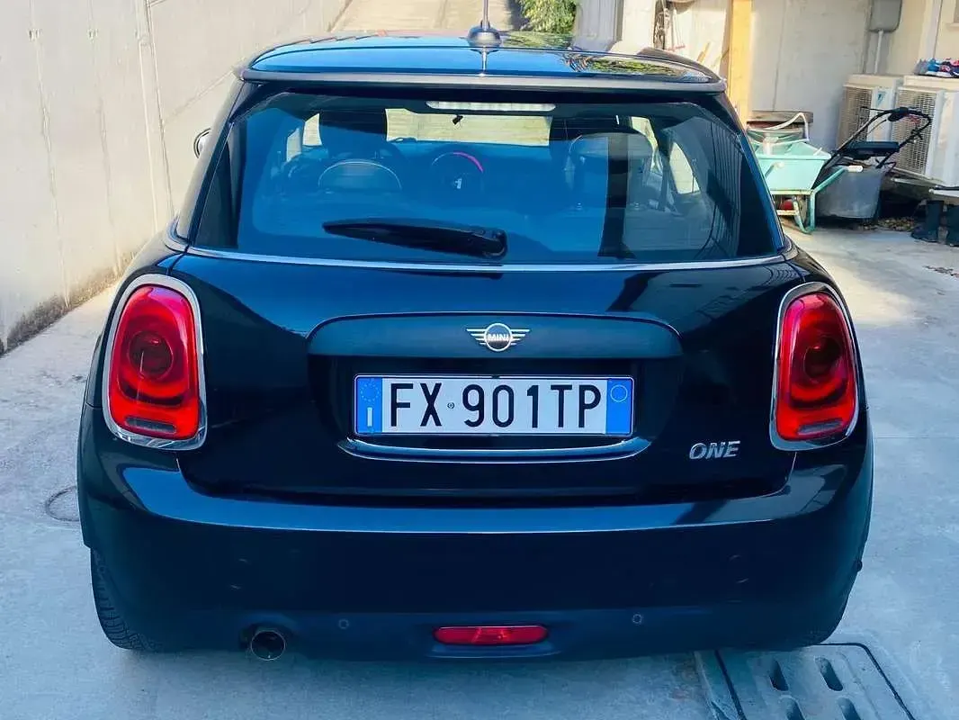 Usata Mini ONE 75 CV (55 kW) 2019 Nero Utilitaria
