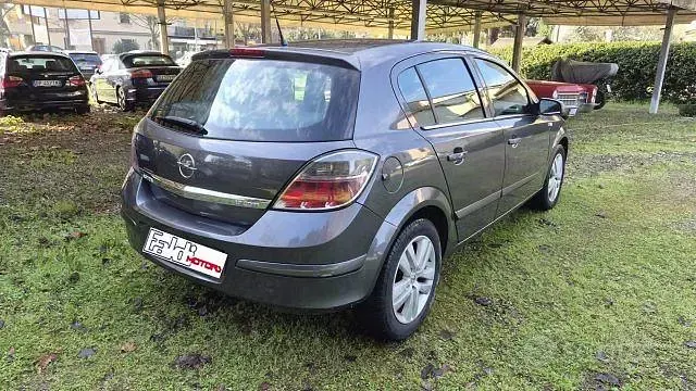 Usata Opel Astra Cosmo 110 CV (80 kW) 2009 Grigio Berlina