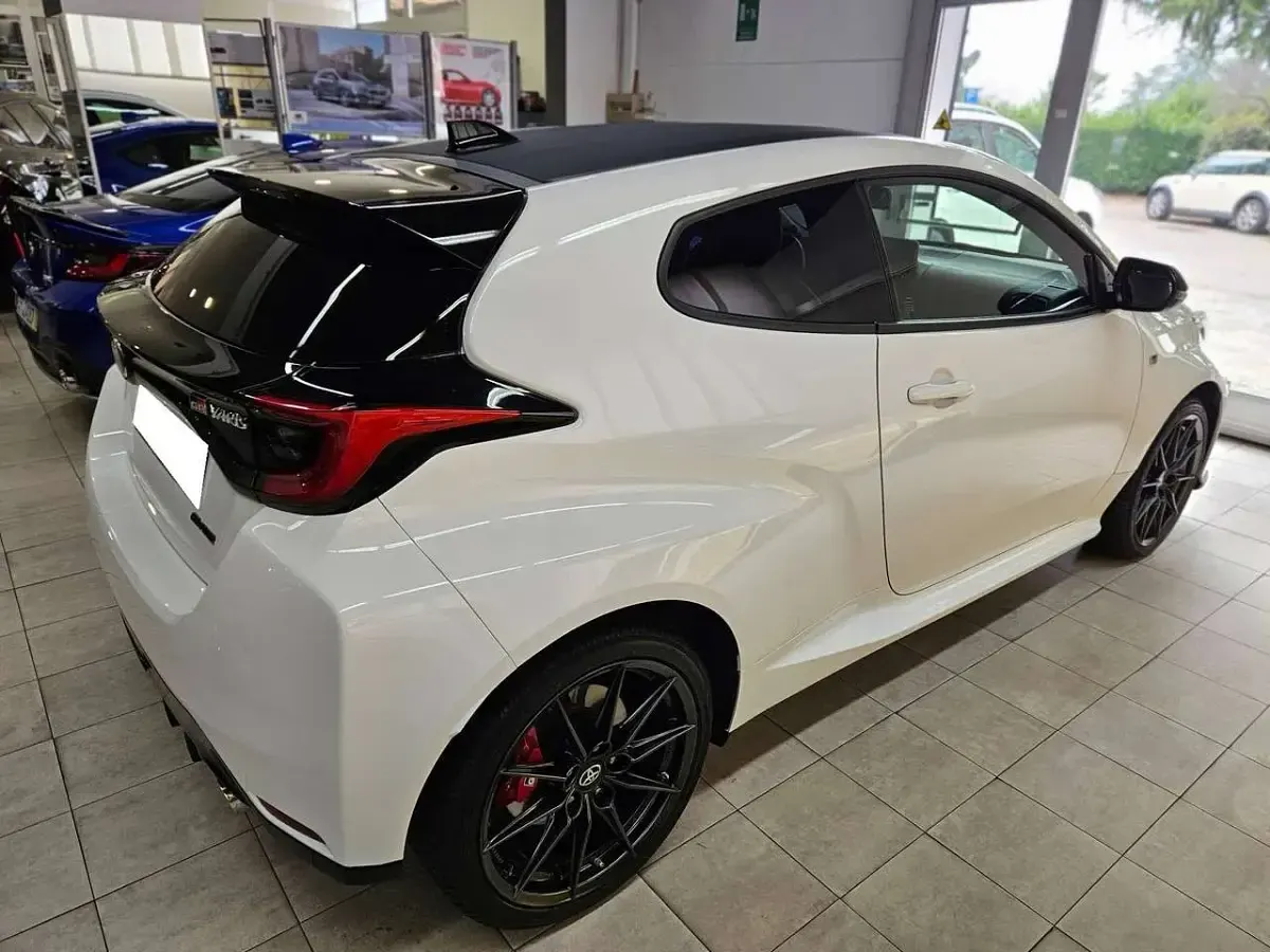 Usata Toyota Yaris 261 CV (191 kW) 2023 Bianco Utilitaria