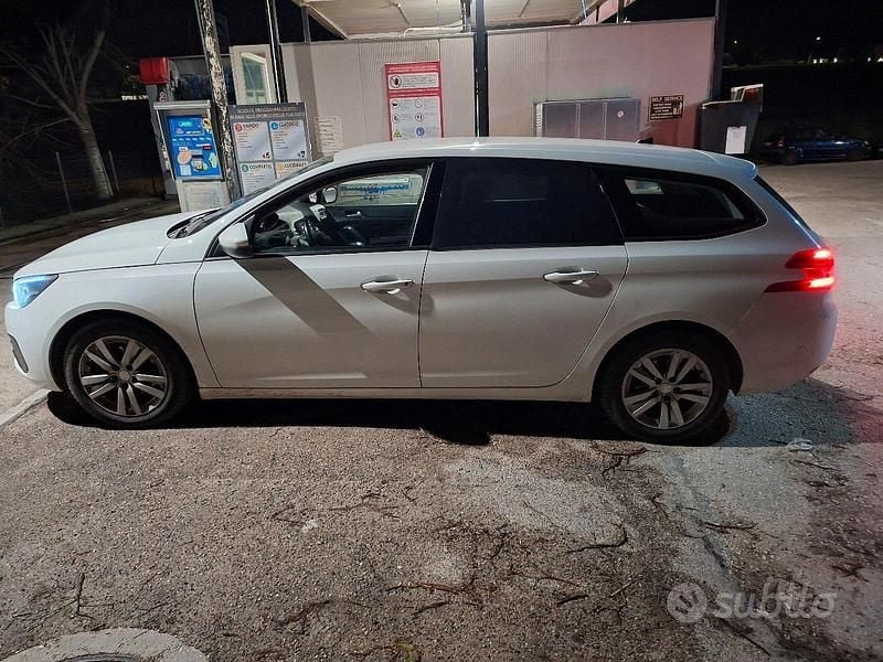 Usata Peugeot 308 130 CV (95 kW) 2020 Bianco Station wagon