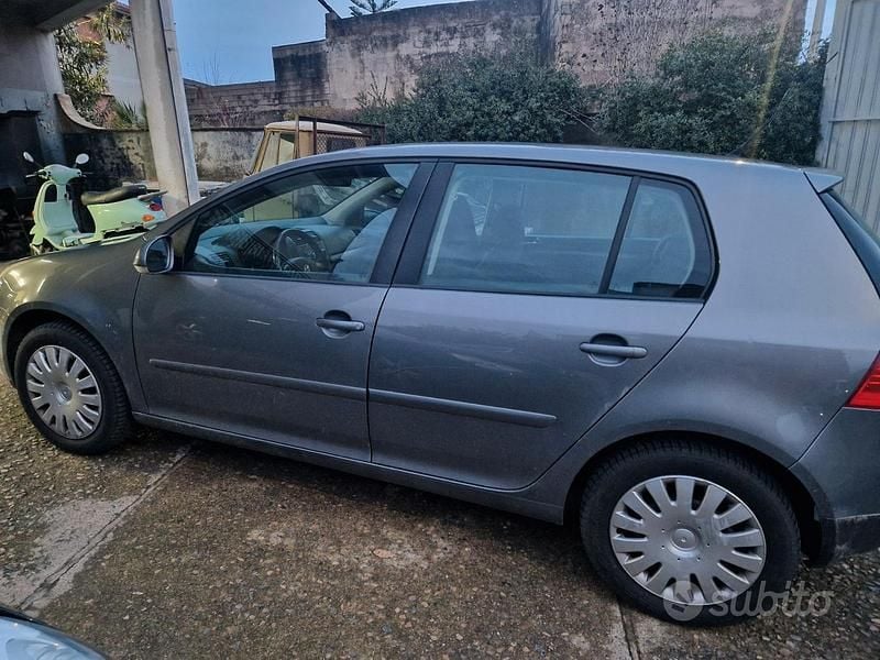 Usata VW Golf V Comfortline 105 CV (77 kW) 2007 Berlina