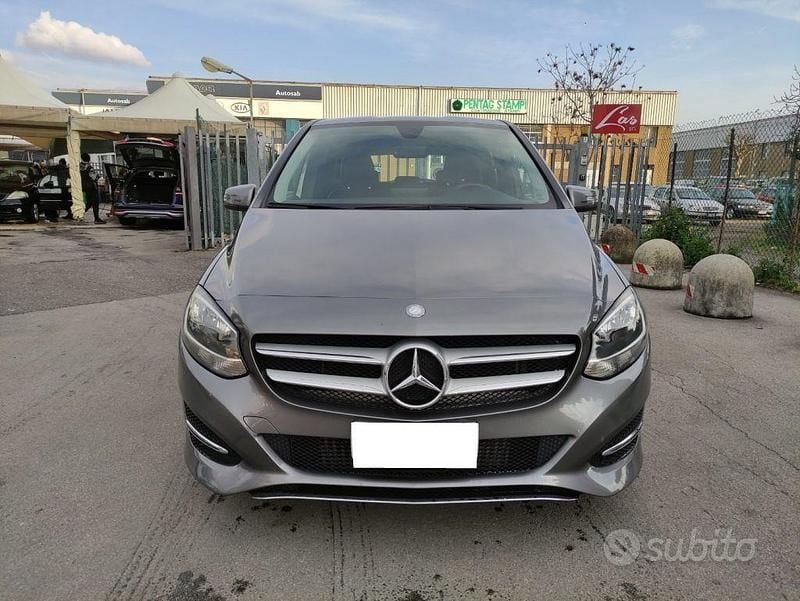 Begagnad Mercedes B200 Premium 136 HK (100 kW) 2017 Grå Minibuss