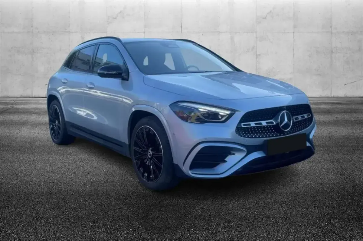 Usata Mercedes GLA200 AMG Line Premium 150 CV (110 kW) 2024 Argento SUV