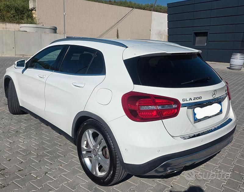 Usata Mercedes GLA200 136 CV (100 kW) 2014 Bianco SUV