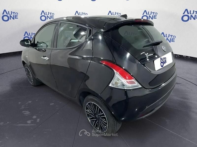 Usata Lancia Ypsilon Silver 69 CV (50 kW) 2023 Blu/azzurro Utilitaria