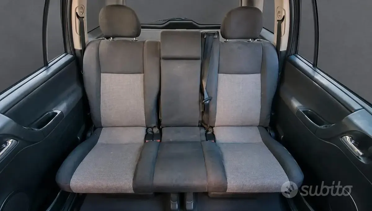 Usata Opel Zafira 101 CV (74 kW) 2001 Grigio Monovolume