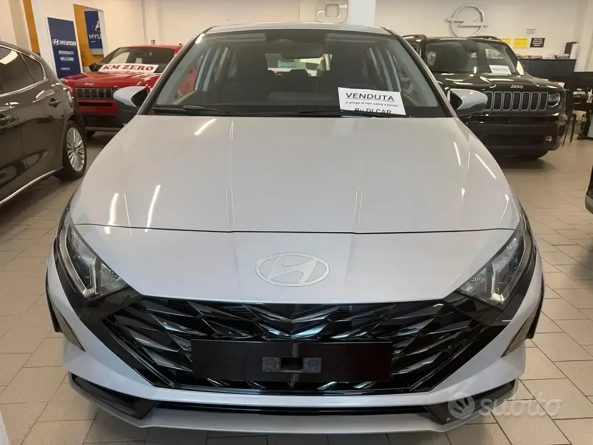 Nuova Hyundai i20 100 CV (73 kW) 2026 Grigio Utilitaria