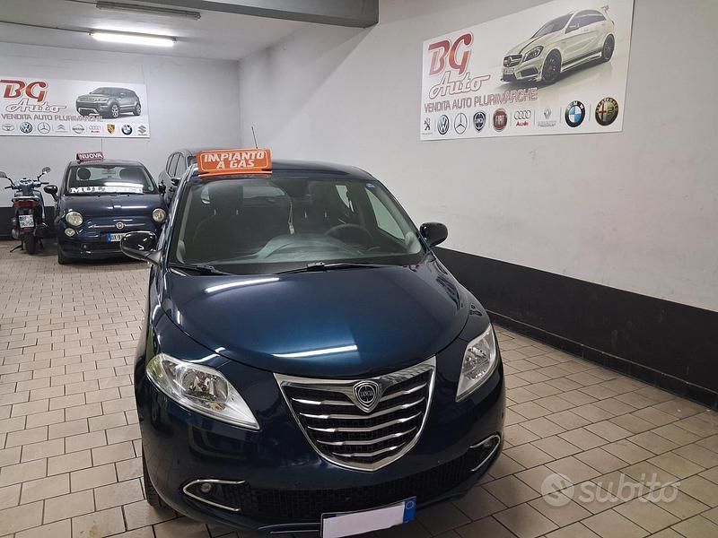 Usata Lancia Ypsilon 69 CV (50 kW) 2015 Blu Utilitaria