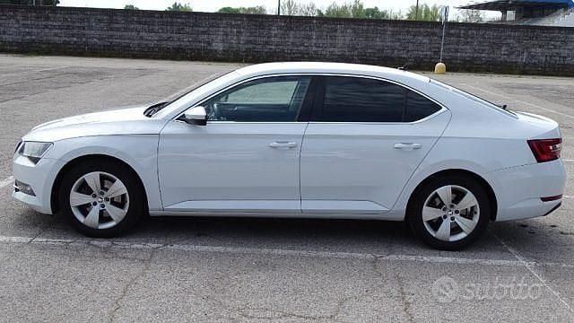 Usata Skoda Superb Executive 120 CV (88 kW) 2016 Bianco Berlina