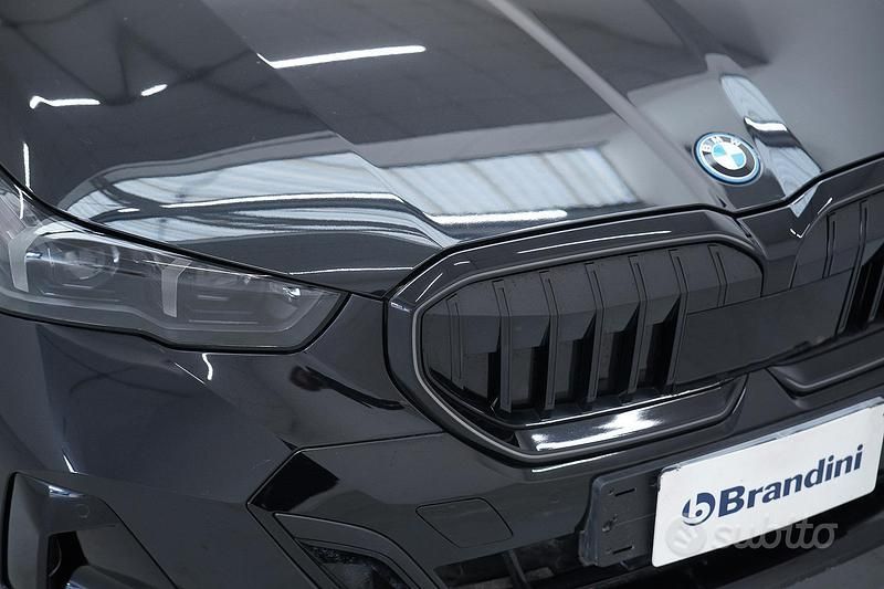 Nuova BMW i5 M Sport 250 kW (340 CV) 2025 Nero Station wagon