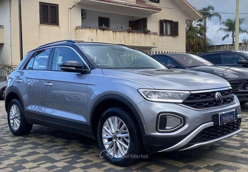 Usata VW T-Roc Life 116 CV (85 kW) 2023 Nero SUV
