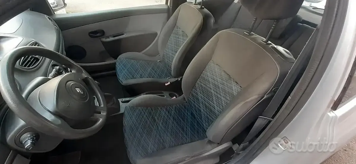 Usata Renault Clio II 75 CV (55 kW) 2006 Grigio Utilitaria