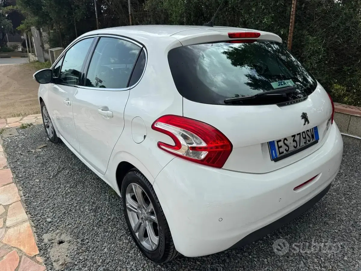 Usata Peugeot 208 Allure 92 CV (67 kW) 2013 Bianco Utilitaria