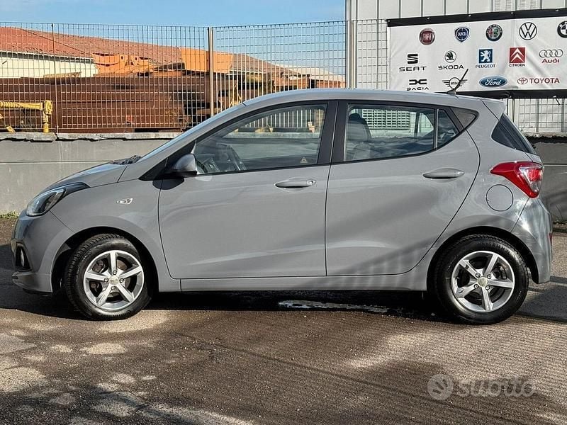 Usata Hyundai i10 Style 66 CV (48 kW) 2014 Grigio Utilitaria