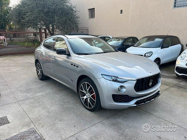 Usata Maserati Levante 275 CV (202 kW) 2017 Grigio SUV