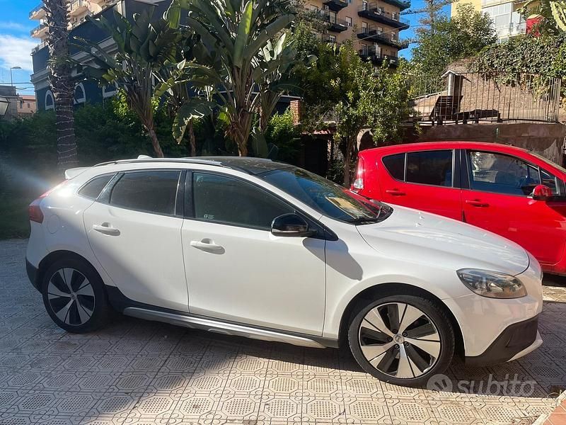 Usata Volvo V40 CC 150 CV (110 kW) 2013 Bianco Station wagon