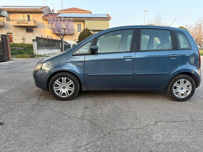 Usata Fiat Idea 2005 Blu Monovolume