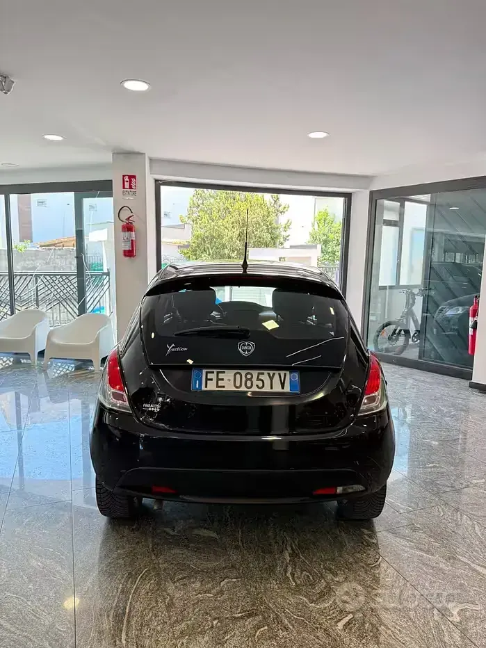 Usata Lancia Ypsilon Platinum 69 CV (50 kW) 2016 Nero Utilitaria